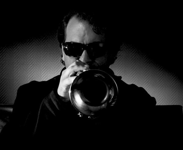 Maison hantée: la chambre 73 ( Rob Mazurek: cornet and effects / Craig Taborn: Wurlitzer, Minimoog / Voix: StéphaneGombert) )