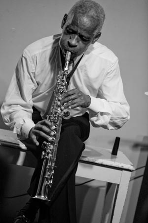 Maison hantée: la chambre 12 ( saxophone Roscoe Mitchell from Art Ensemble of Chicago / Voix/: Stéphane Gombert)